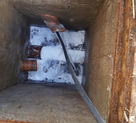 Nettoyage de gouttières pour éviter les obstructions et les débordements